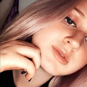 Meet your Posher, Elise